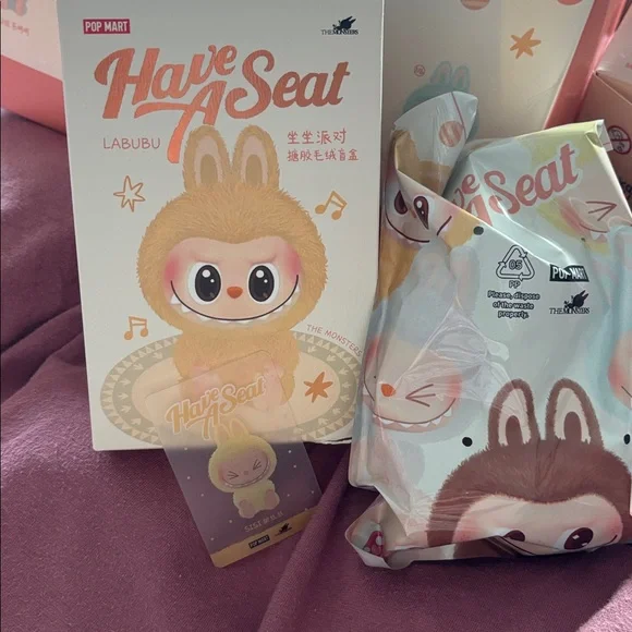 “Sisi” Have a Seat (P35) - Picture 2 of 3